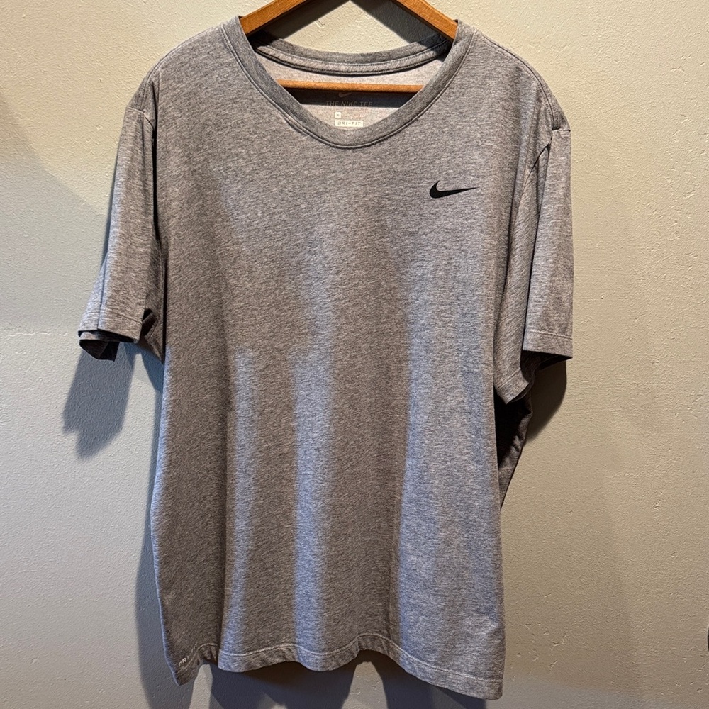 The Nike Tee Gray Heather Short Sleeve Crew Dri-Fit Workout Running T-Shirt